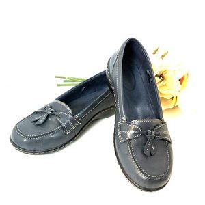 Size 7 women’s navy blue flat
